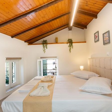 Odisseus Old Town Apartment コルフ島 エクステリア 写真