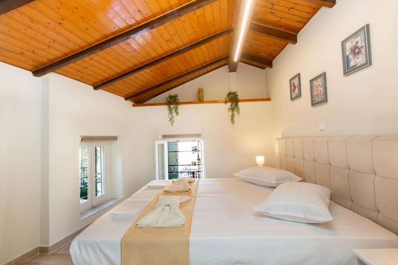 Odisseus Old Town Apartment コルフ島 エクステリア 写真