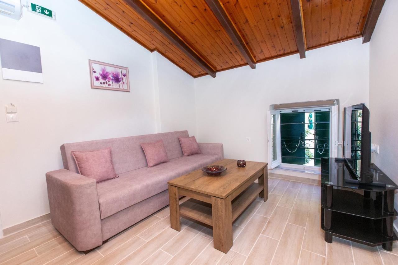 Odisseus Old Town Apartment コルフ島 エクステリア 写真