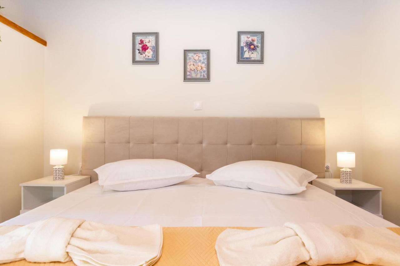 Odisseus Old Town Apartment コルフ島 エクステリア 写真